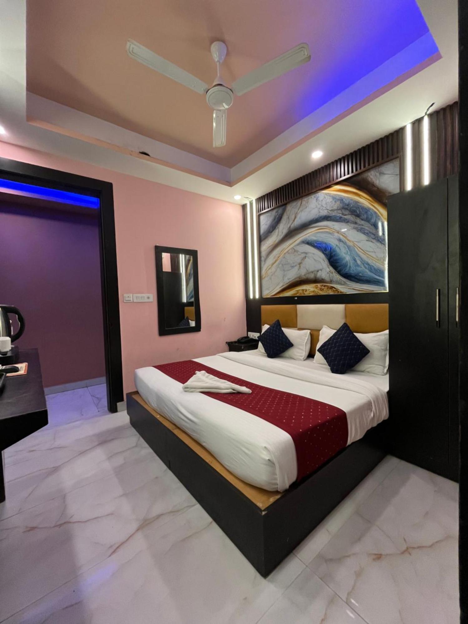 Отель Jupiter Plaza Delhi Airport Нью-Дели Экстерьер фото