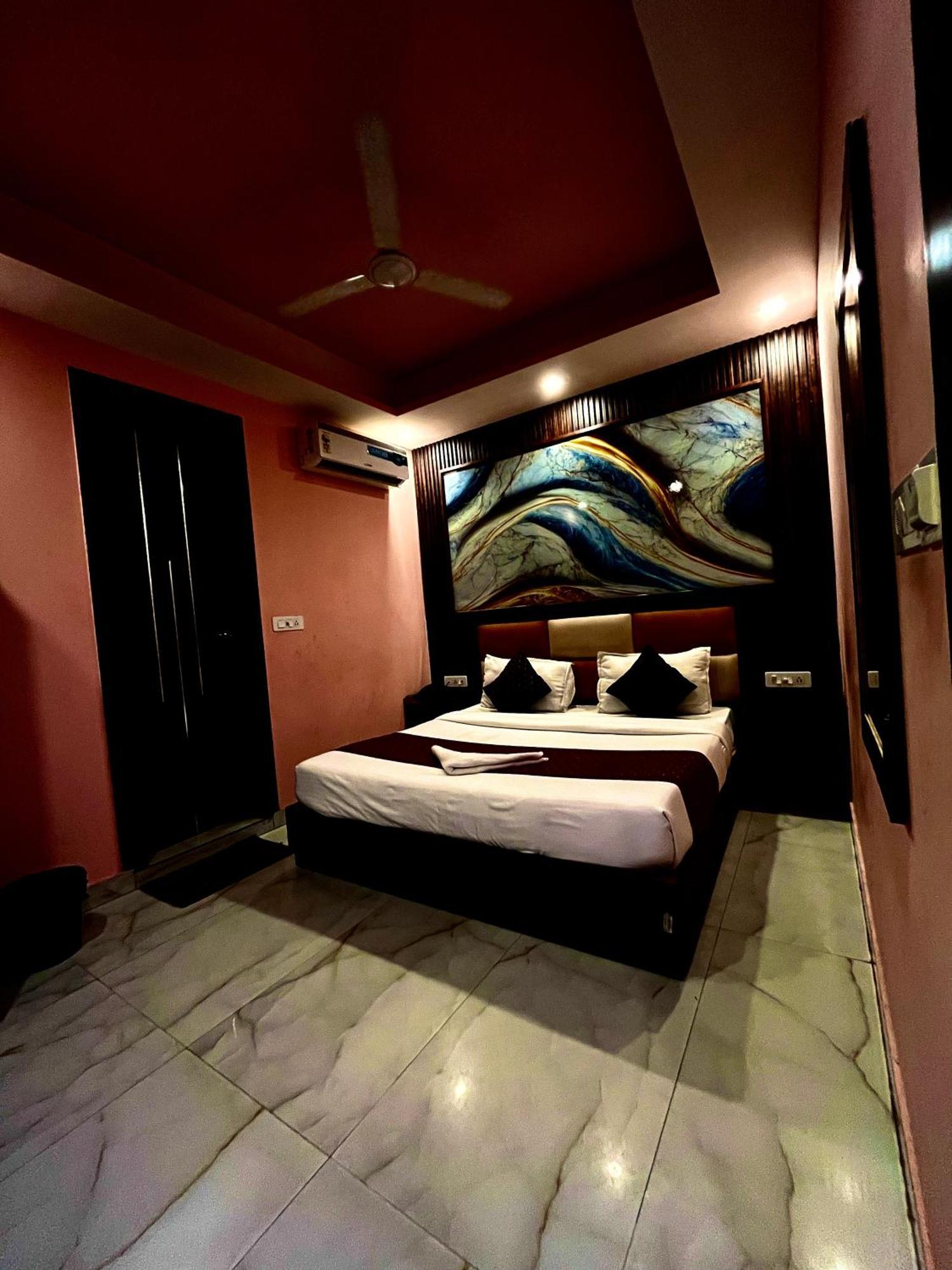 Отель Jupiter Plaza Delhi Airport Нью-Дели Экстерьер фото