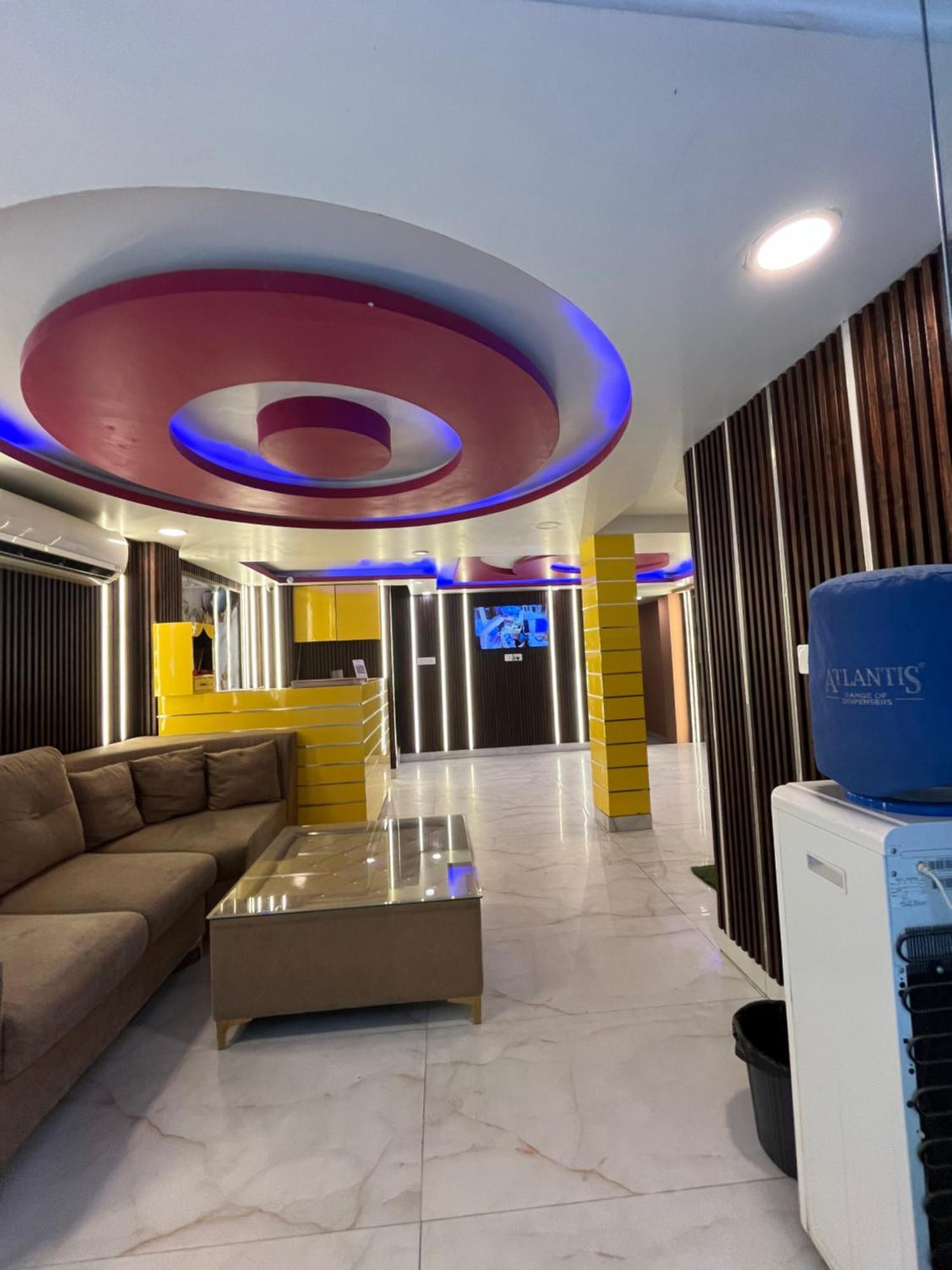 Отель Jupiter Plaza Delhi Airport Нью-Дели Экстерьер фото