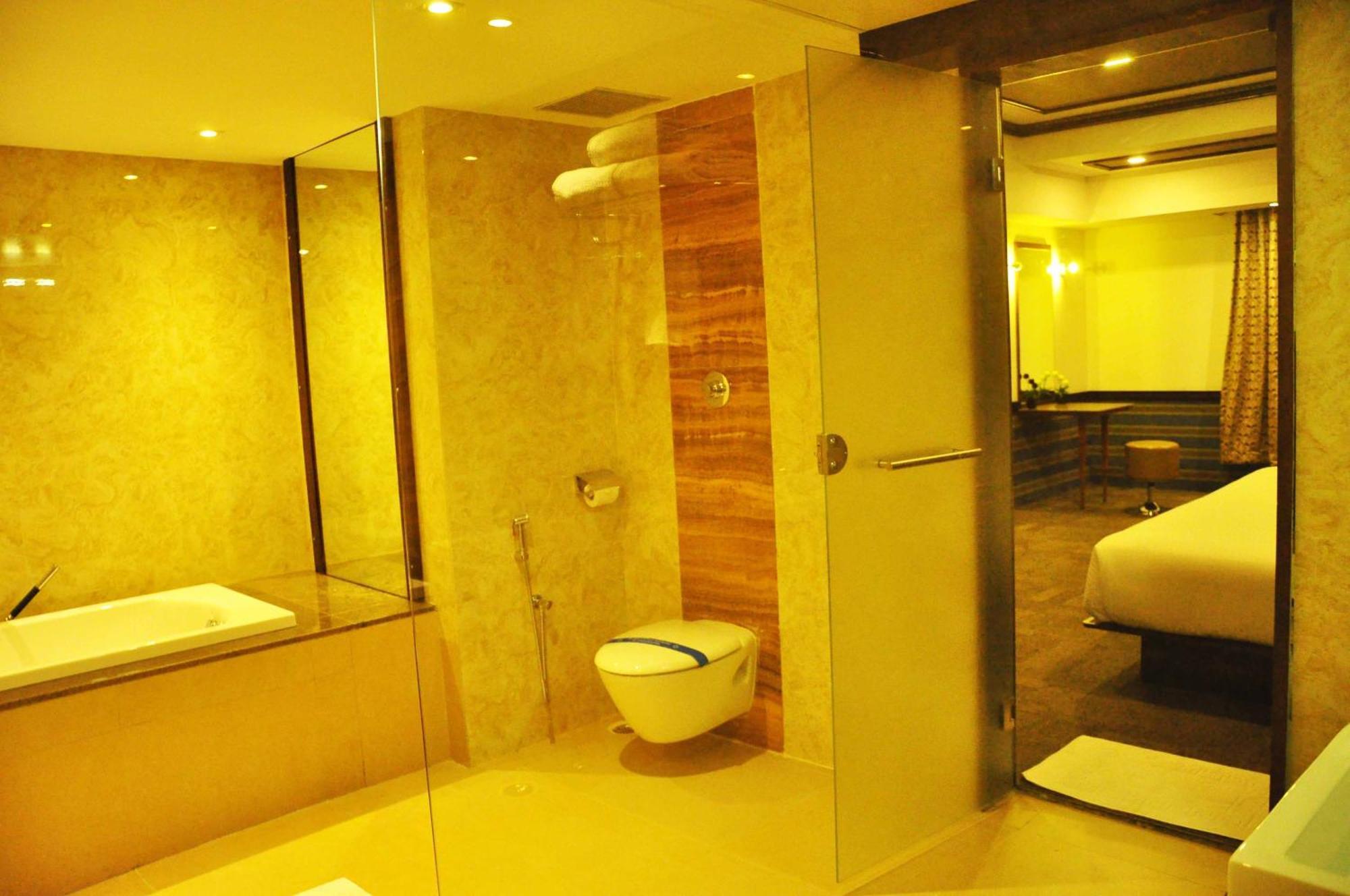 Отель Jupiter Plaza Delhi Airport Нью-Дели Экстерьер фото