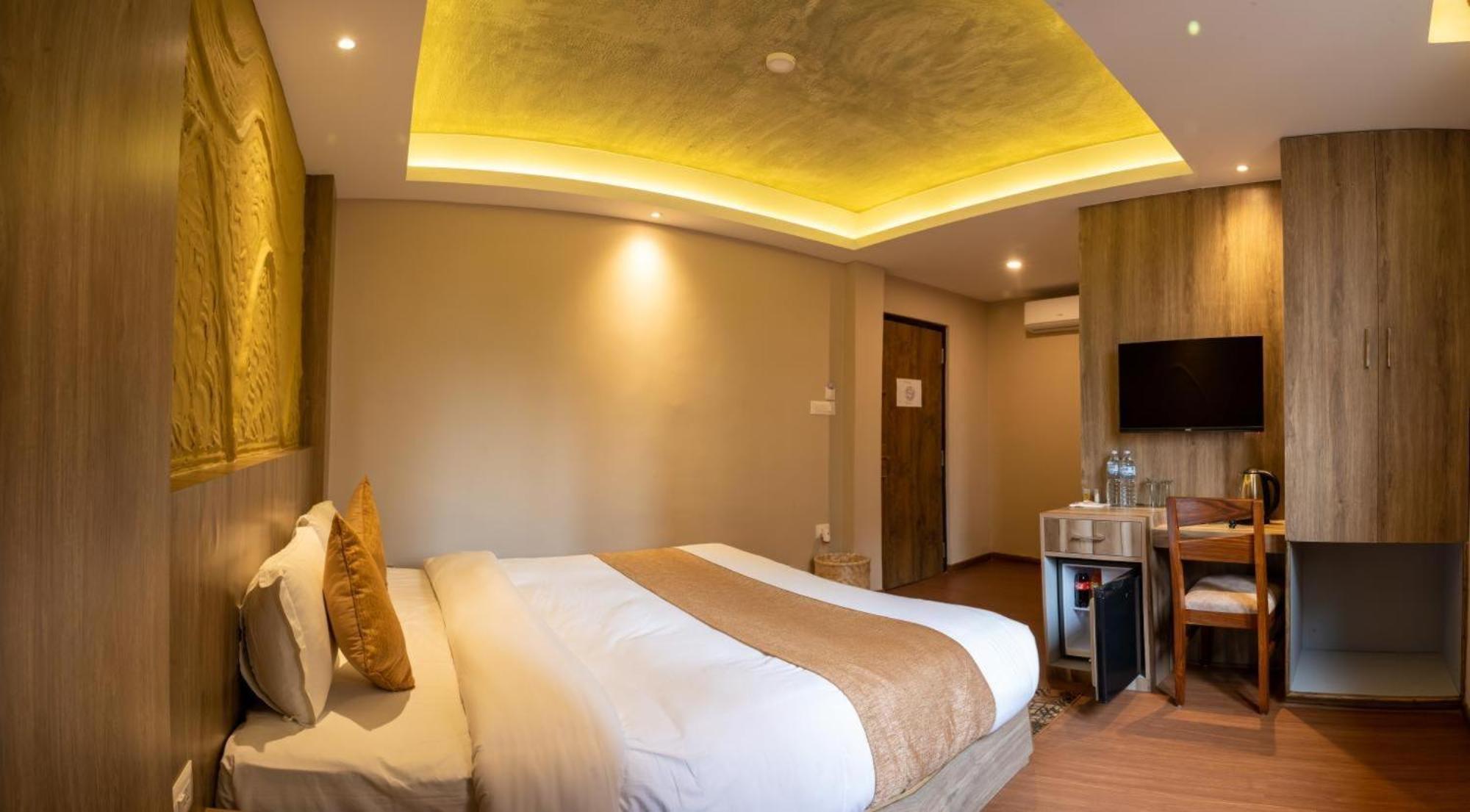 Отель Jupiter Plaza Delhi Airport Нью-Дели Экстерьер фото