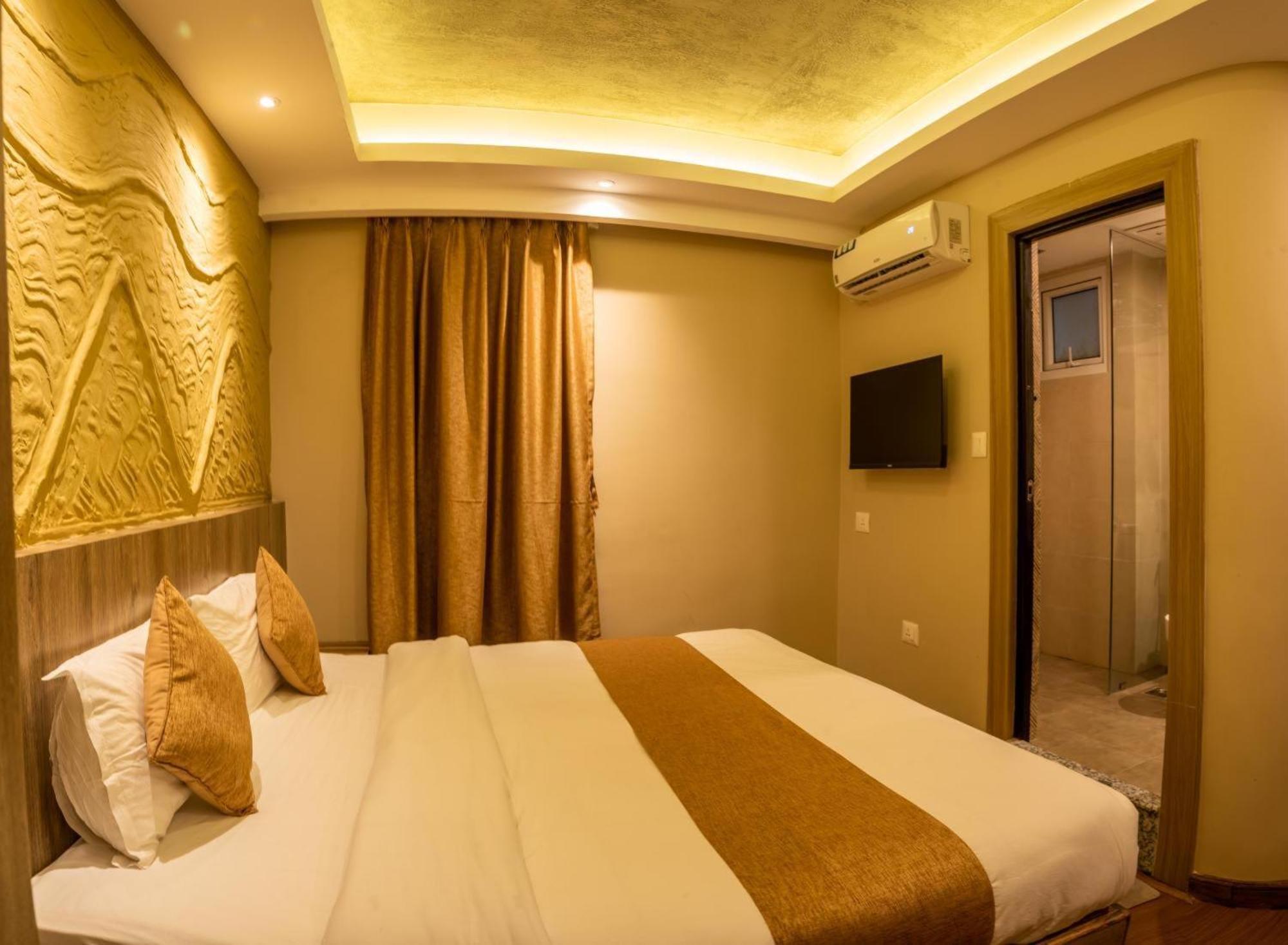 Отель Jupiter Plaza Delhi Airport Нью-Дели Экстерьер фото